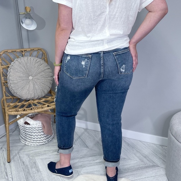 Judy Blue Jeans Distressed - Picture 2 of 3